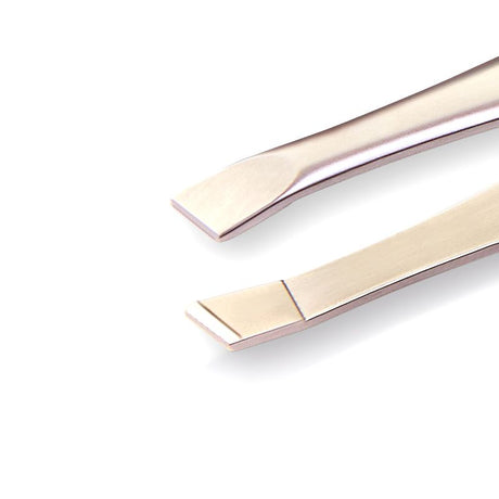 Nghia Export T-09 Tweezers - close-up of the tweezer arms and precision tips on a white background