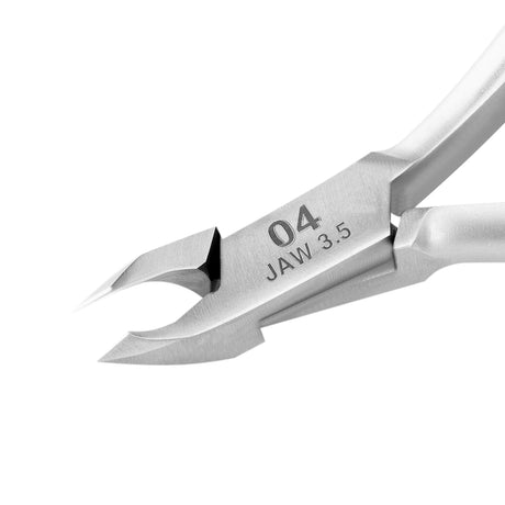 Ocho Pro Cuticle Nippers 04 Hand Polished Jaw 3.5mm - stainless-steel nippers with the cutting jaws visible on a white background