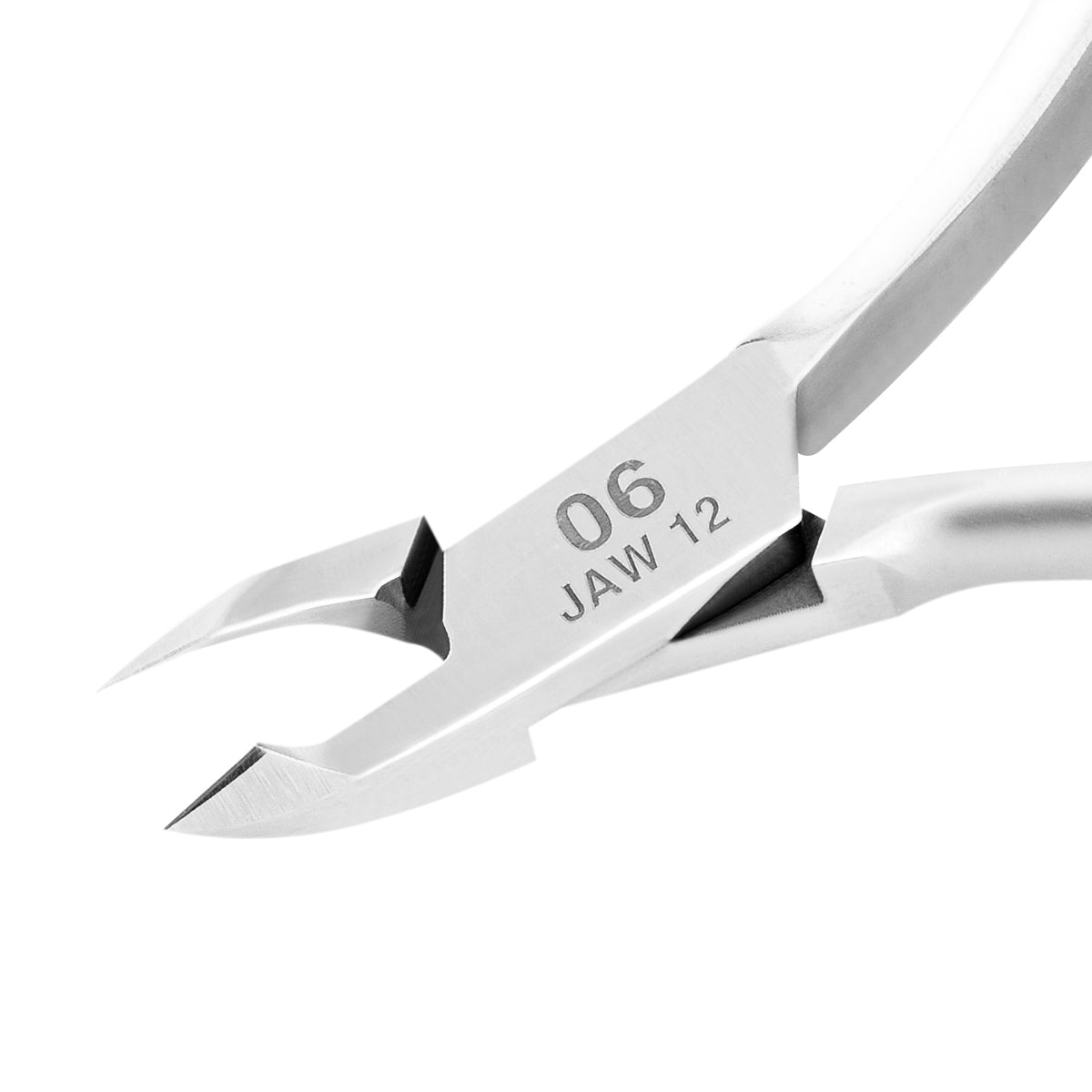 Ocho Pro Cuticle Nippers 06 Hand Polished Jaw 4mm - stainless-steel nippers with the cutting jaws visible on a white background