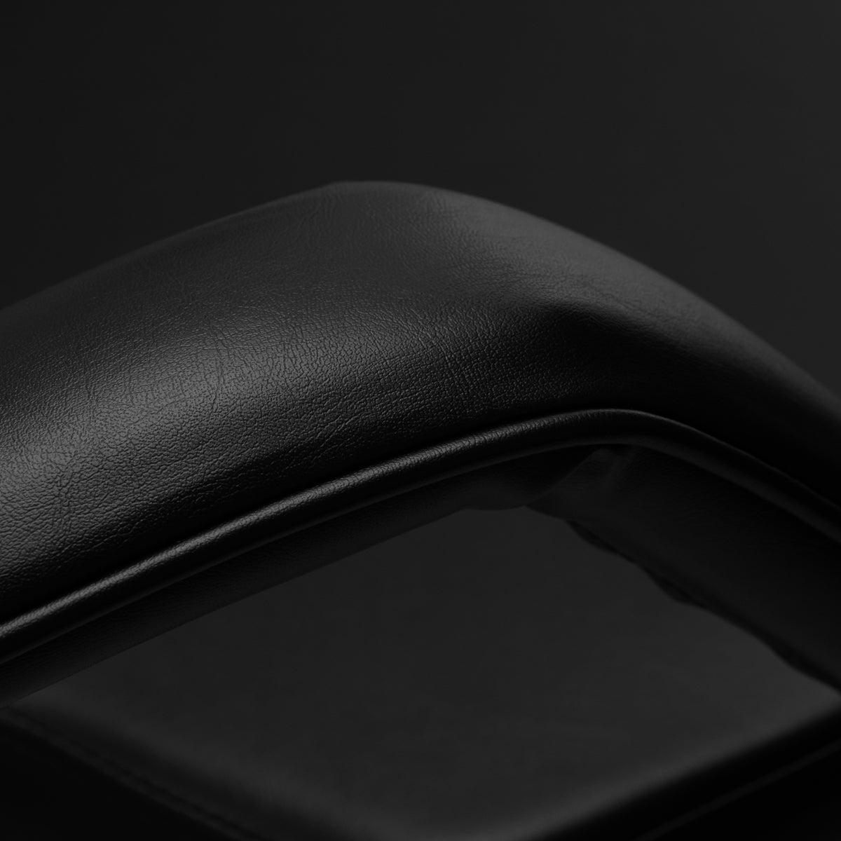 Pro Ink 610 Electric Tattoo Bed Black - close-up of the upholstery and construction details
