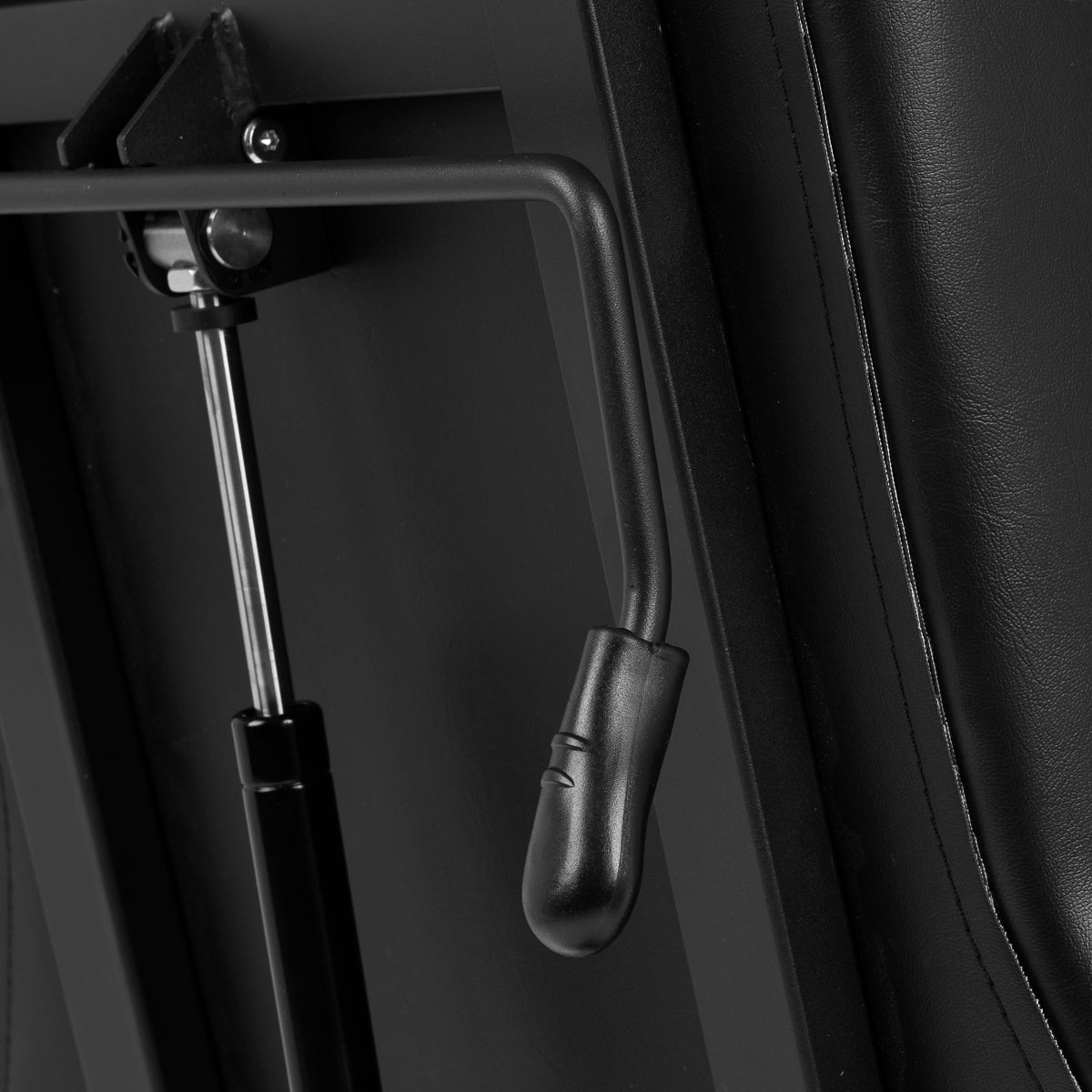 Pro Ink 612 Tattoo Bed Black - close-up of the upholstery and construction details