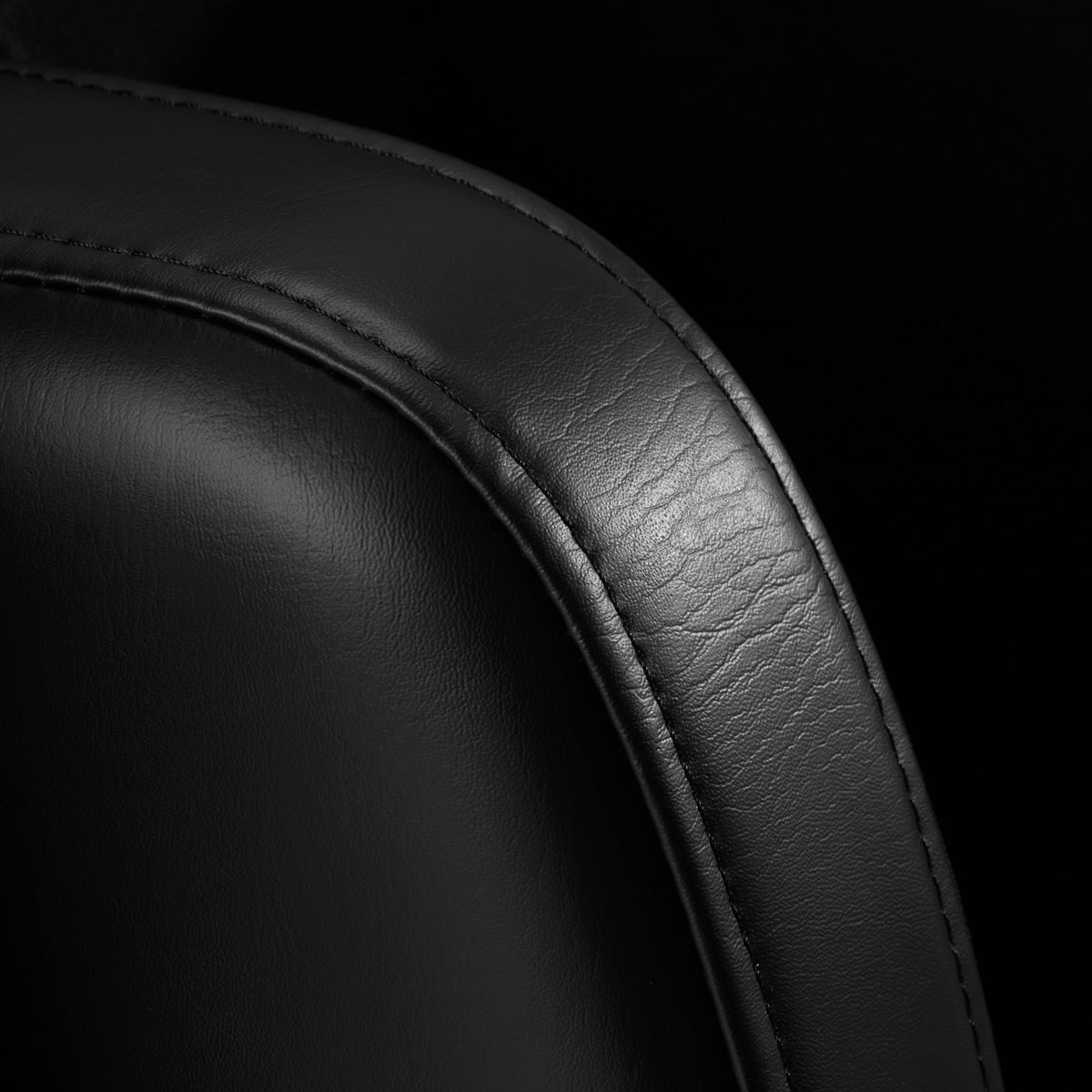 Sakura Classic 305 Massage Chair Black - close-up of the upholstery and construction details