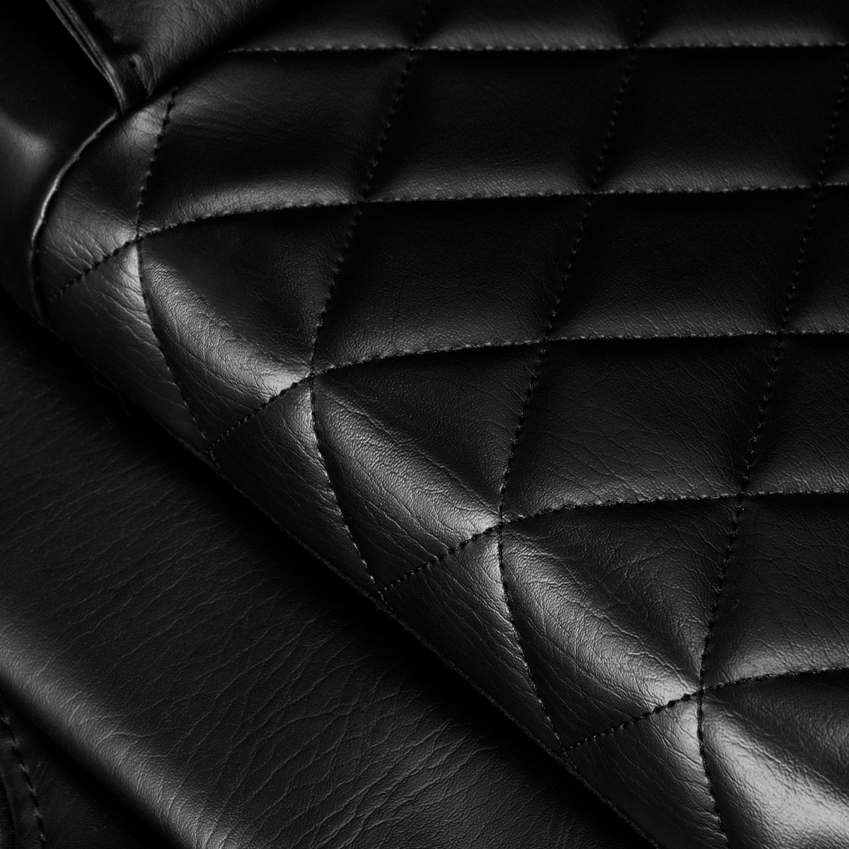 Sakura Classic 305 Massage Chair Black - close-up of the upholstery and construction details