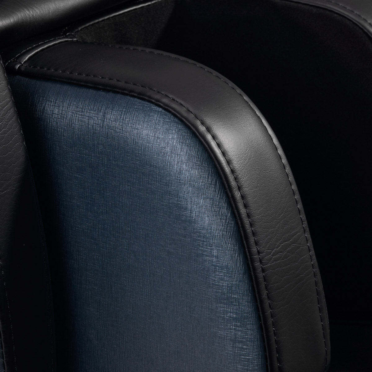 Sakura Classic 305 Massage Chair Blue - close-up of the upholstery and construction details