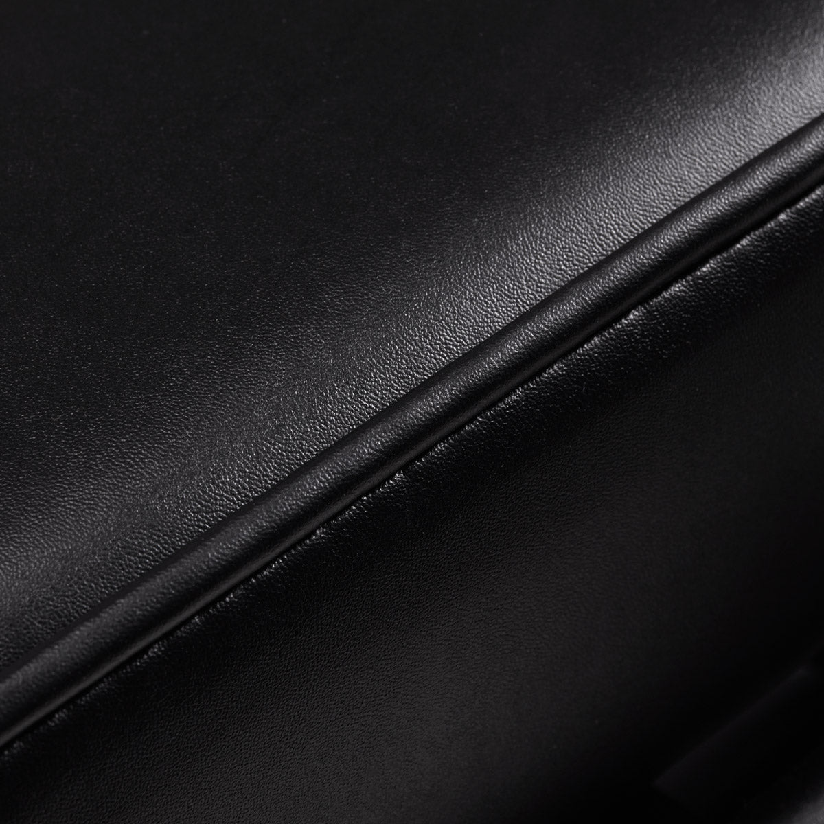 Sillon Lux 273B 3-Motor Electric Beauty Bed Black - close-up of the upholstery and construction details