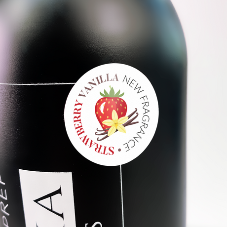 Slowianka Cleaner Strawberry & Vanilla - product displayed with its packaging on a dark background
