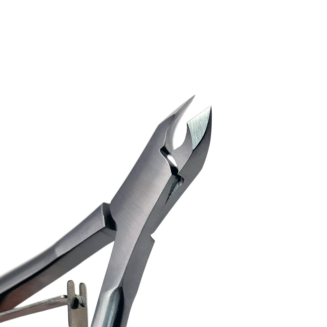 Slowianka Cuticle Nippers C-5 - stainless-steel nippers with the cutting jaws visible on a white background