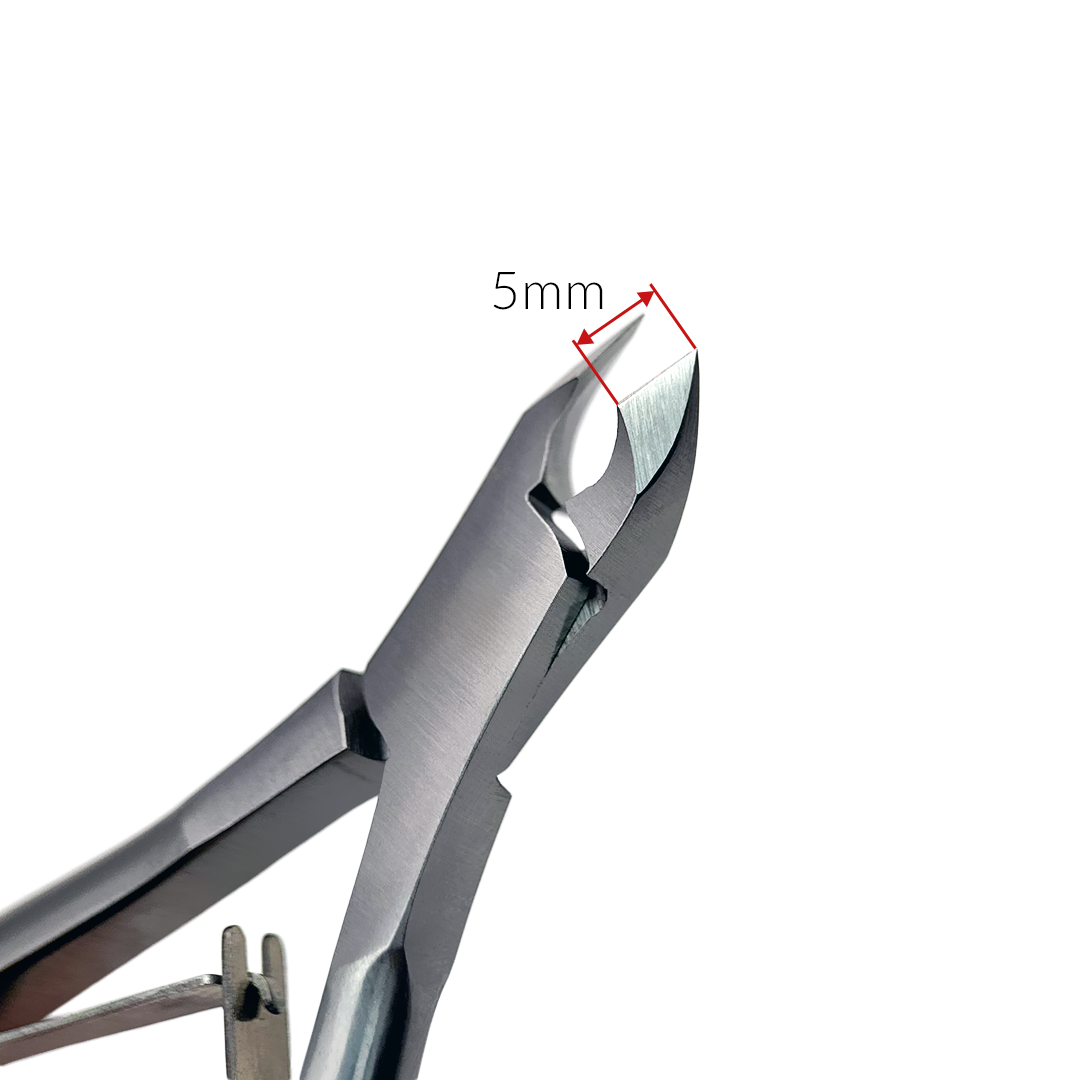 Slowianka Cuticle Nippers C-5 - stainless-steel nippers with the cutting jaws visible on a white background