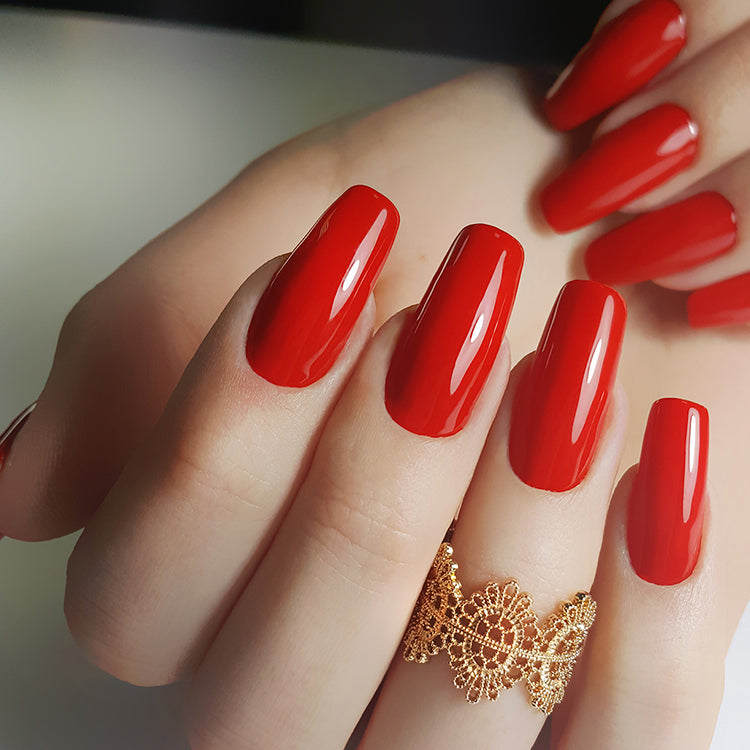 Slowianka Gel Polish 226 Feel Sexy - colour shown on manicured nails