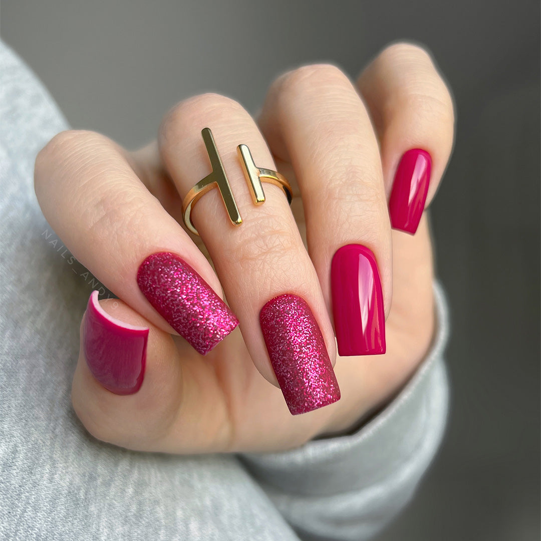 Slowianka Gel Polish 355 Laura - colour shown on manicured nails