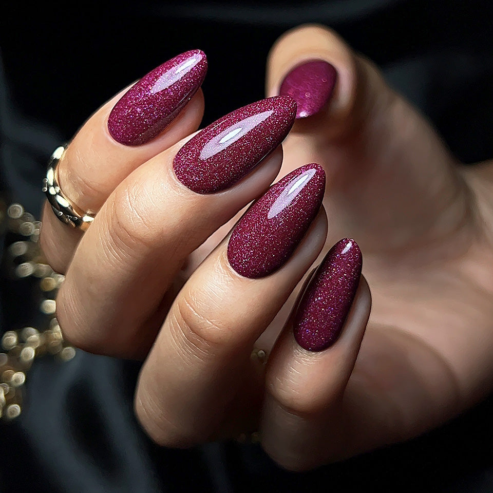 Slowianka Gel Polish 439 Divine - colour shown on manicured nails