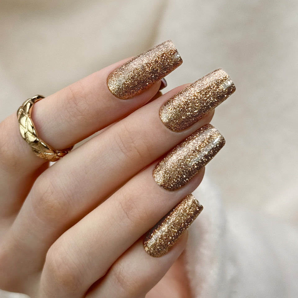 Slowianka Gel Polish 528 Amber Hug - colour shown on manicured nails