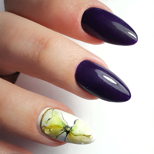 Slowianka Glam Top Coat - colour shown on manicured nails
