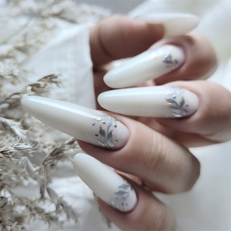 Slowianka Gold Rush Real Silver Gel - product colour and packaging on a dark background