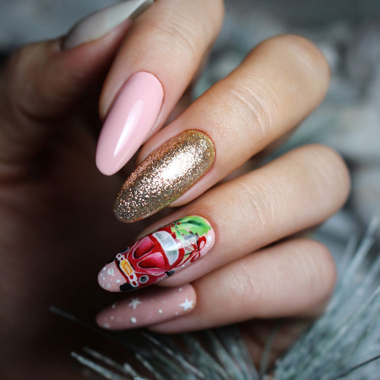 Slowianka Nail Art Pigment Green - colour shown on manicured nails