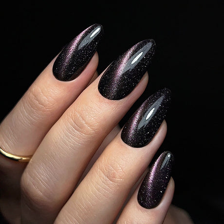 Slowianka Top Coat No Wipe Flash Cat Eye Violet - colour shown on manicured nails