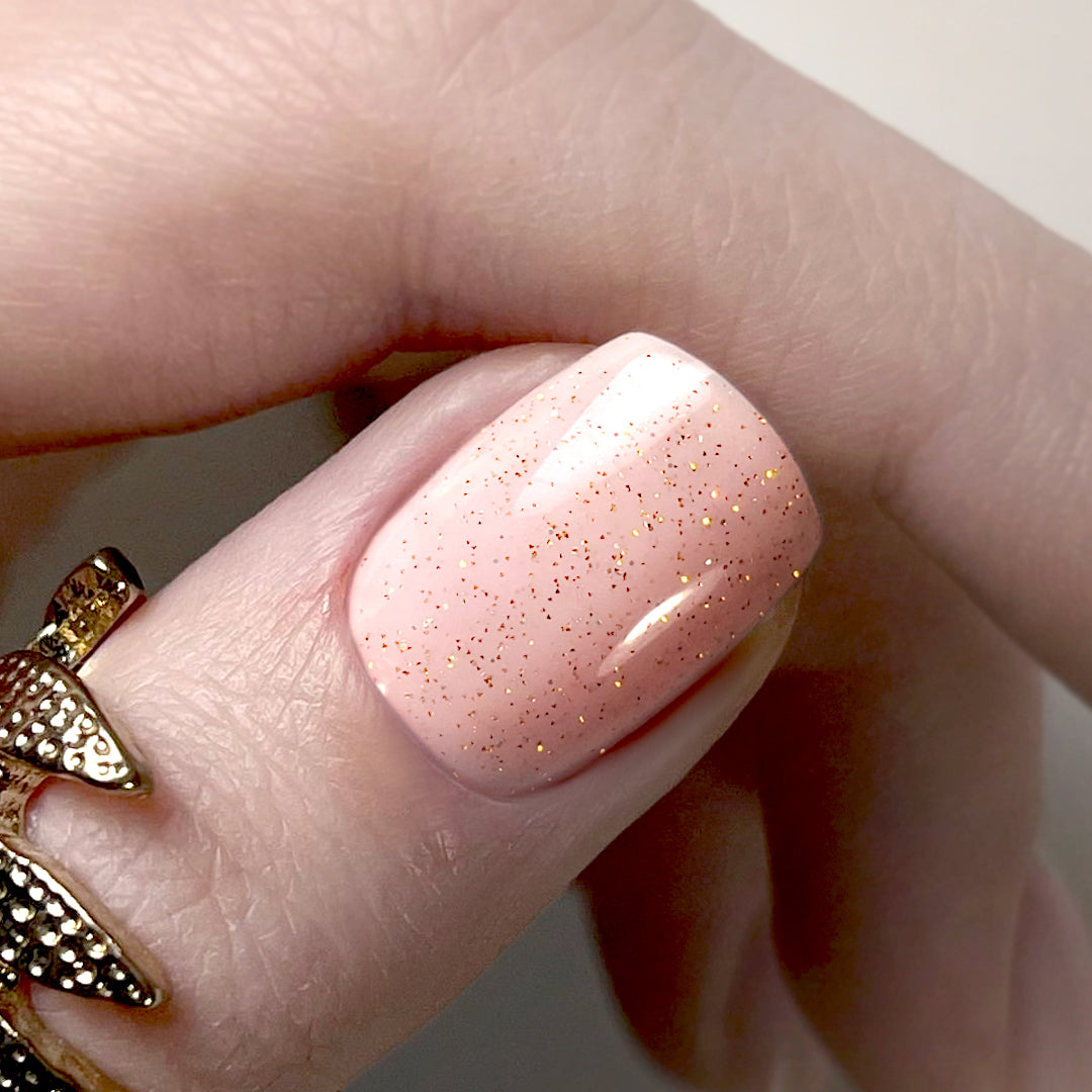 Slowianka Top Coat No Wipe Flash Gold - colour shown on manicured nails