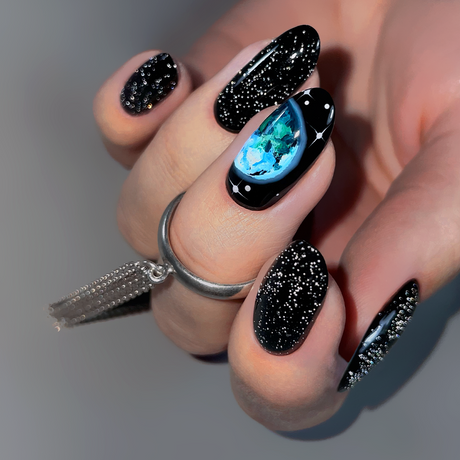 Slowianka Top Coat No Wipe Flash Silver - colour shown on manicured nails