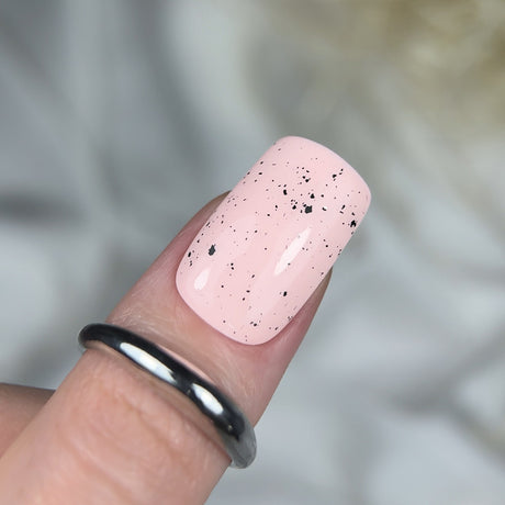 Slowianka Top Coat No Wipe KilldeerEgg - product colour and packaging on a dark background