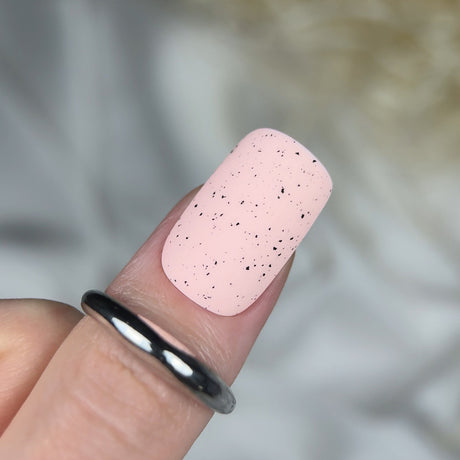 Slowianka Top Coat Velvet KilldeerEgg - product colour and packaging on a dark background