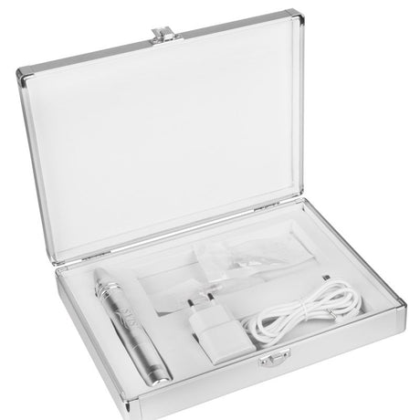 Syis 05 Microneedling Pen Silver - microneedling pen kit arranged in an open presentation case
