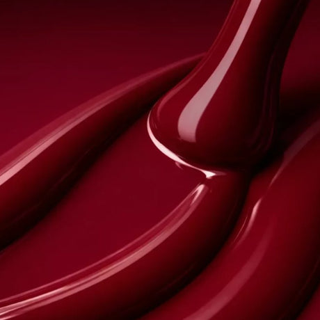 Victoria Vynn Gel Polish Color 440 Redcoco - product colour and packaging on a dark background