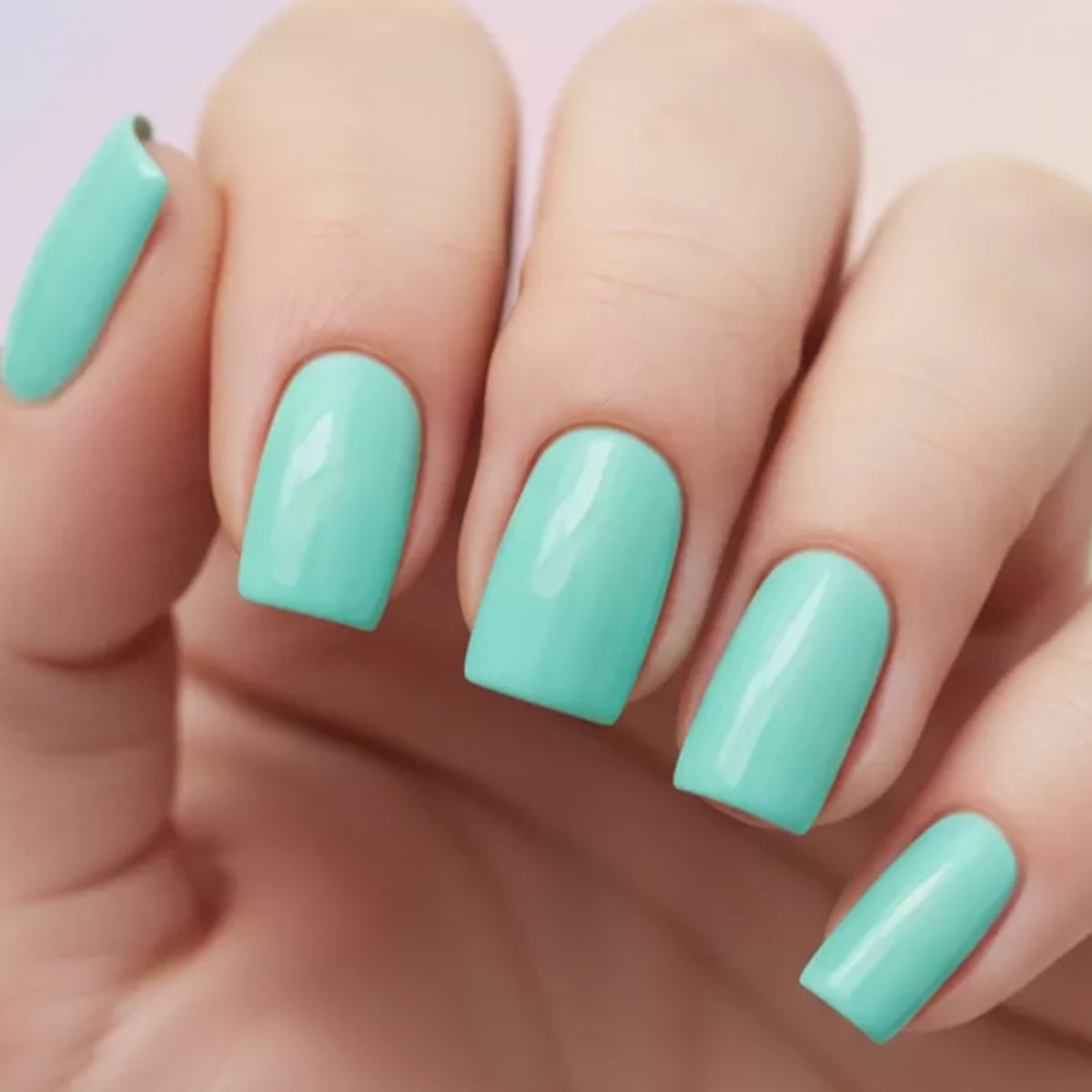 Victoria Vynn Gel Polish Color 454 Fresh Minty - colour shown on manicured nails