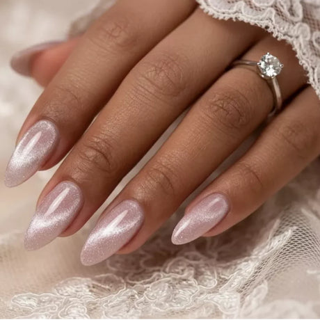 Victoria Vynn Gel Polish Silver Cat Eye Top No Wipe - colour shown on manicured nails