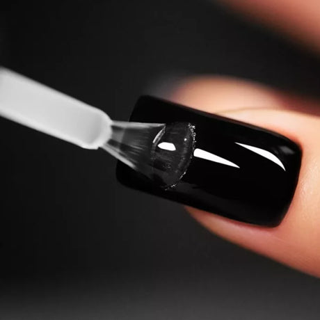 Victoria Vynn Gel Polish Top Gun No Wipe - product colour and packaging on a dark background