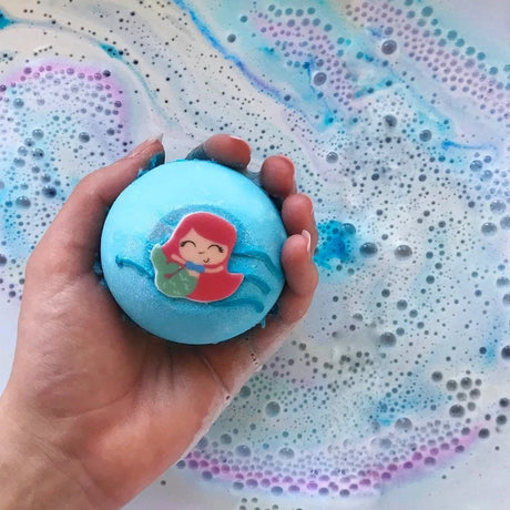 Bomb Cosmetics Shell Yeah! Shaped Bath Bombs & Soaps Gift Set in the bath