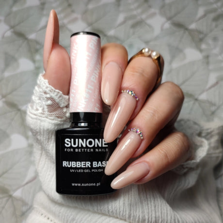 Sunone UV/LED Gel Polish Rubber Base 11 Pink on nails